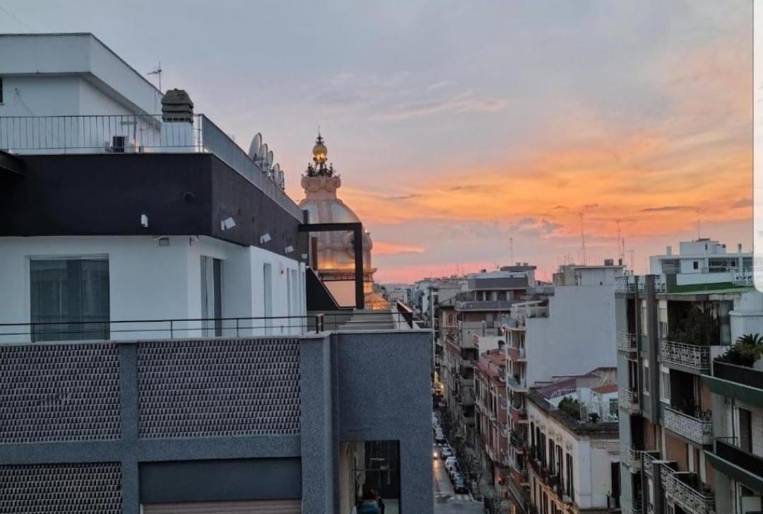 Attico Reale - In Centro, Tra Stazione E Bari Vecchia Apartamento Exterior foto
