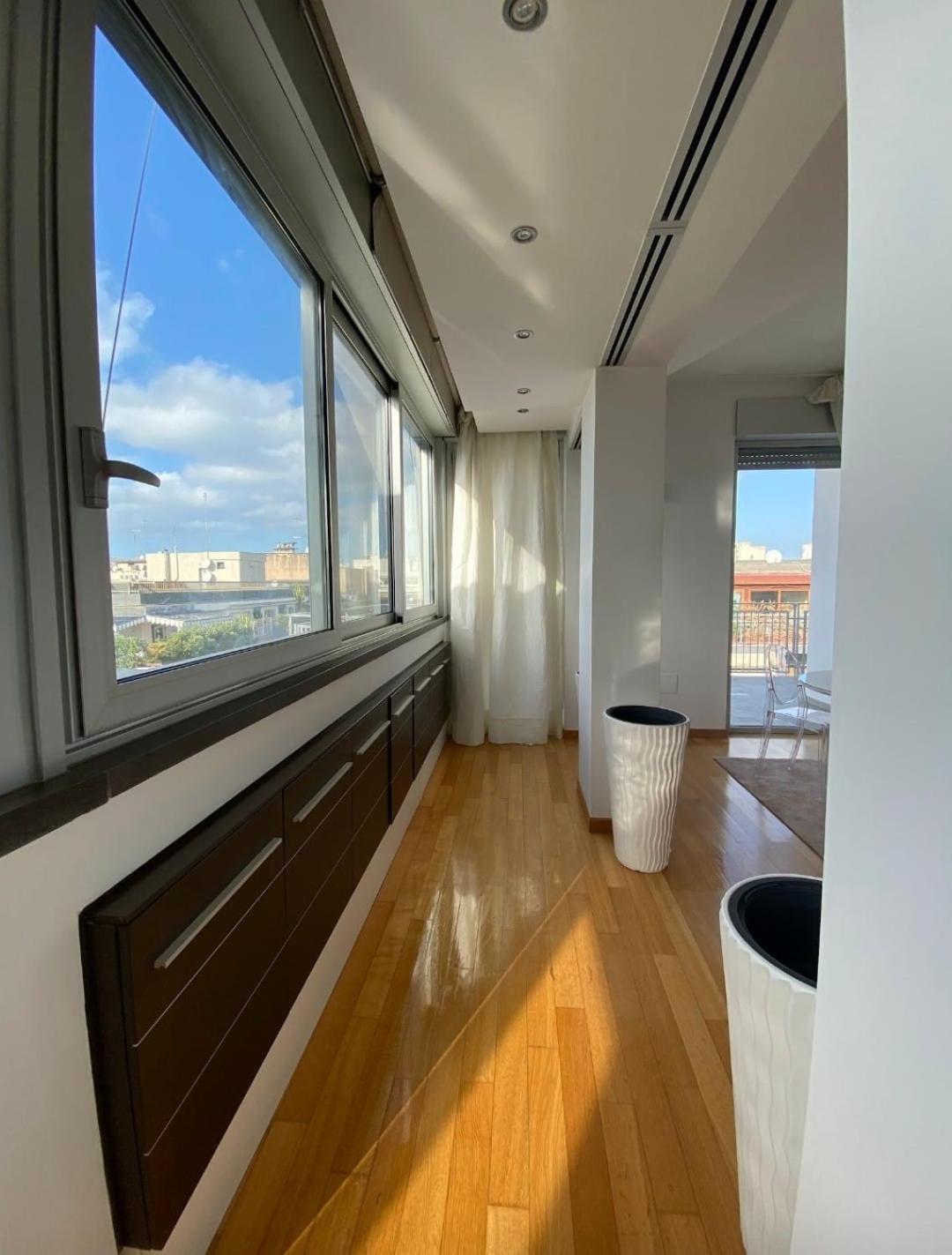 Attico Reale - In Centro, Tra Stazione E Bari Vecchia Apartamento Exterior foto